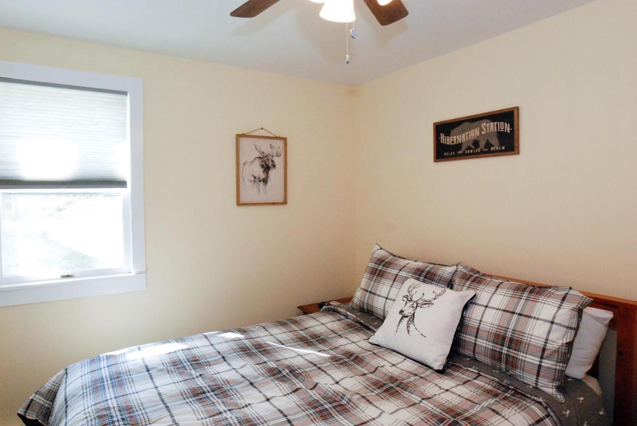 Maple Leaf Lodge Schroon Lake Exterior photo