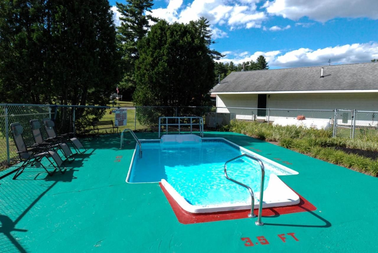 Maple Leaf Lodge Schroon Lake Exterior photo