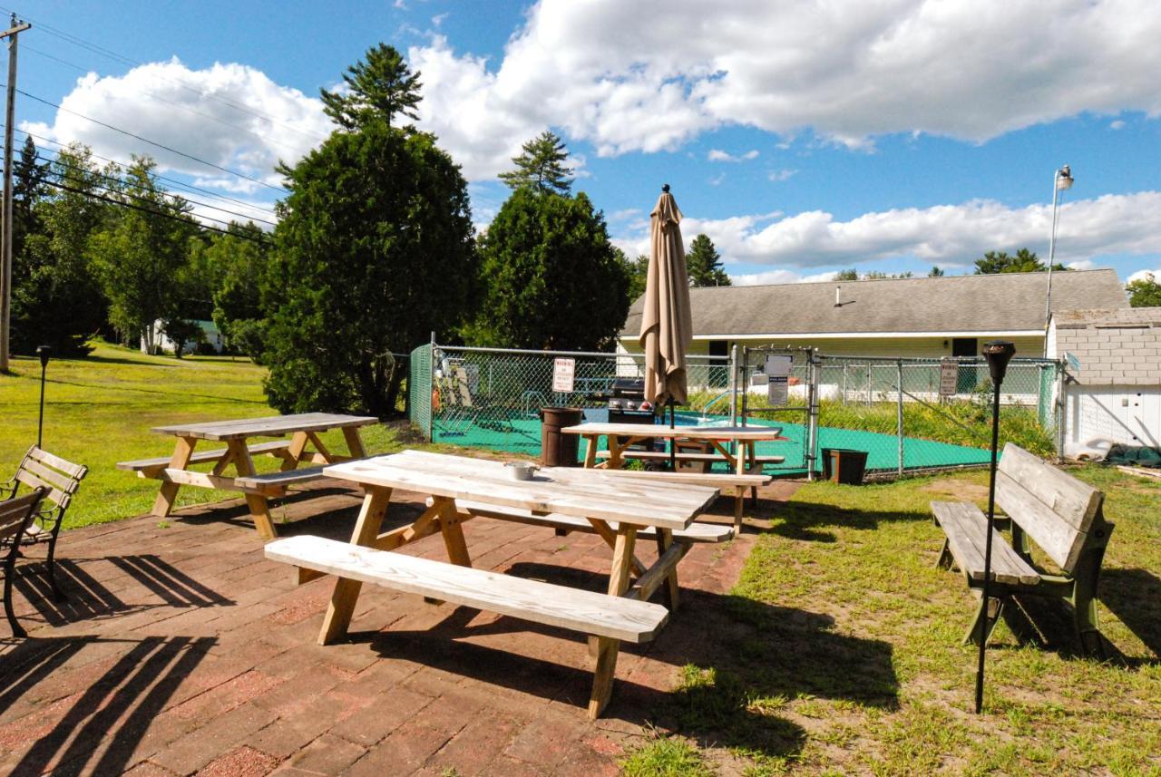 Maple Leaf Lodge Schroon Lake Exterior photo